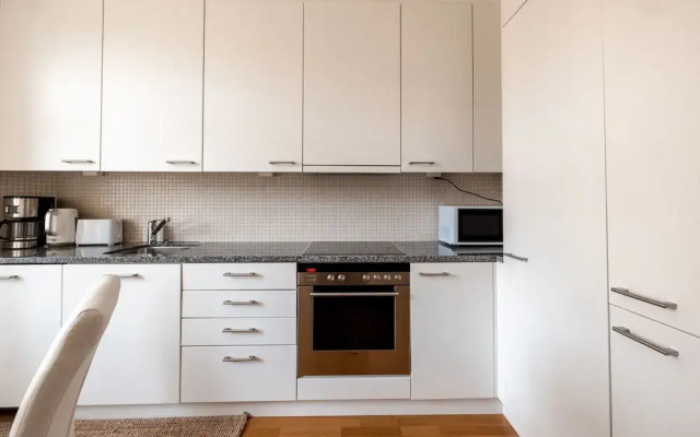 2ndhomes Top Floor 3BR Apartment w Sauna