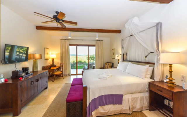 Las Verandas Hotel & Villas