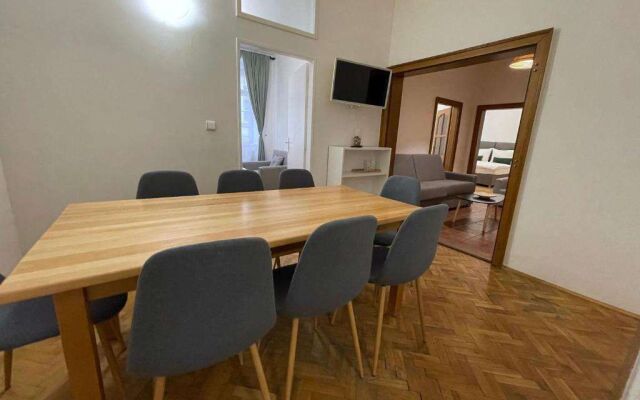 White Swan Boutique Apartments