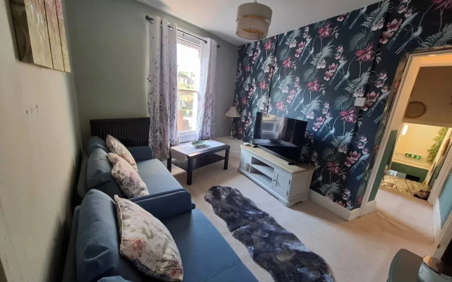 Stroud - Apartment - Sleeps 2 - City Centre