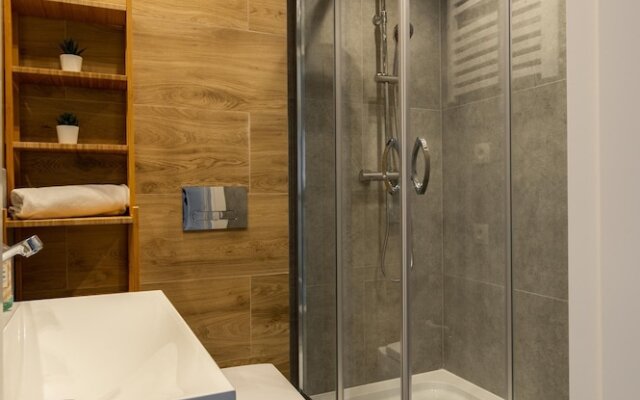 Warsaw Concierge Silver Apartment