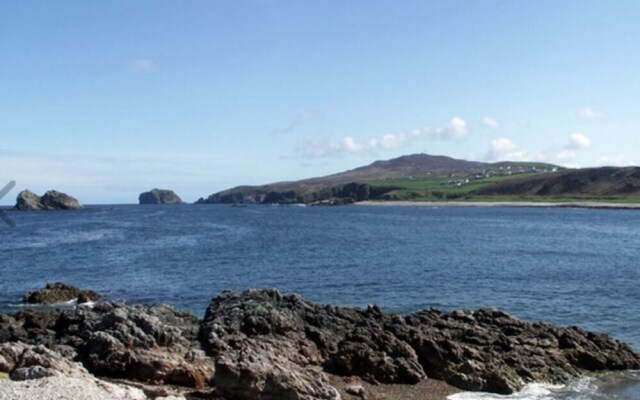 3-bed House in Clonmany With Panoramic Hillside Se