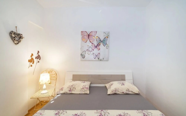 San - Comfortable and Great Location - A2