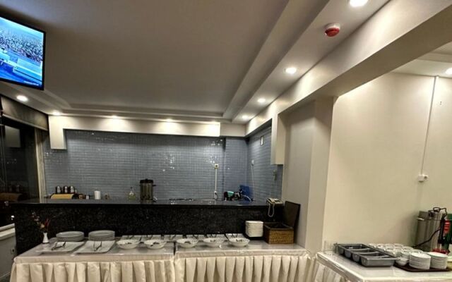 Headman Hotel