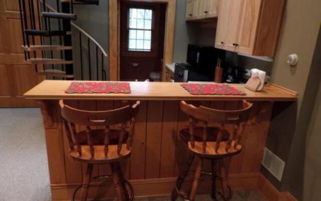 Abe's Spring Street Guest House