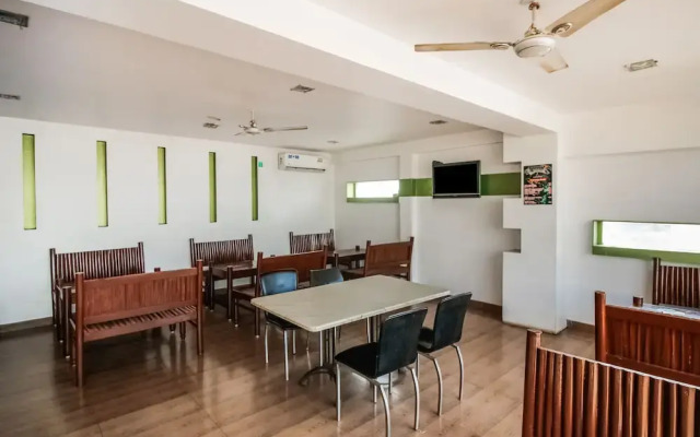 OYO 33399 Hotel Alwin