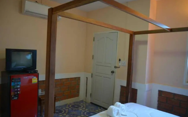 8 Praw View Hotel