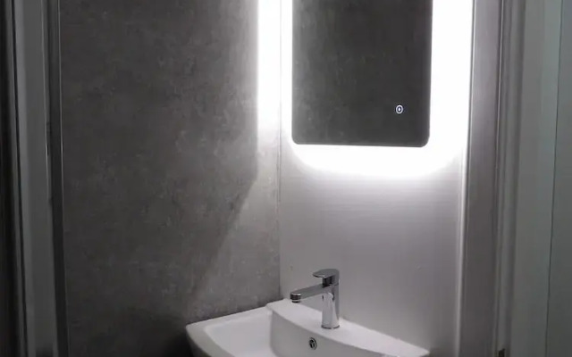 Architect Designed Meadows Central Apartment