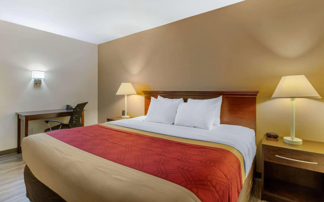 Econo Lodge Inn & Suites Des Moines Fairgrounds Area