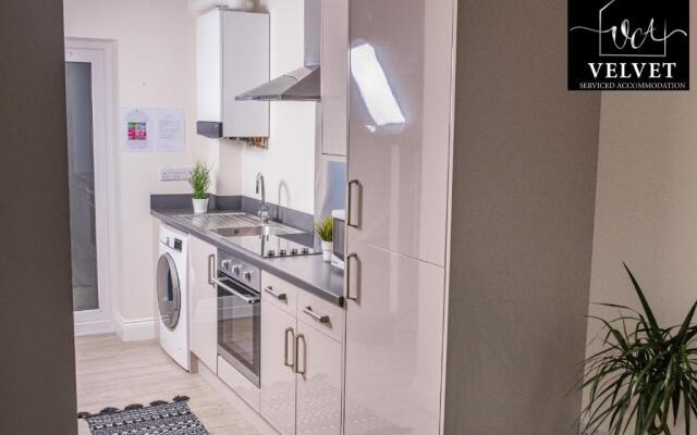 1 Bed House , Free WiFi,Free Parking,Leasure,Business