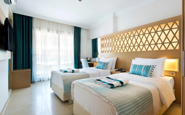 Aurasia Design Hotel - Image 6