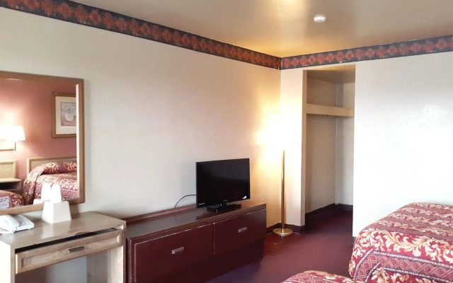 OYO Hotel Kings at Clovis