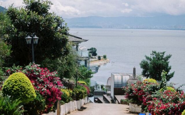 Zhenmei Holiday Hostel (Dali Erhai Cliff Lake View)