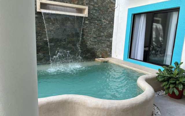 Plaza Nardos Hotel & Suites