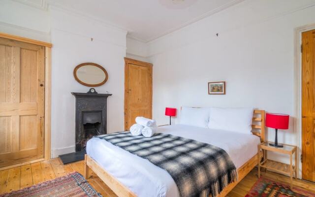 Homely and Spacious 4 Bed, up to 7 Guests, Dalston