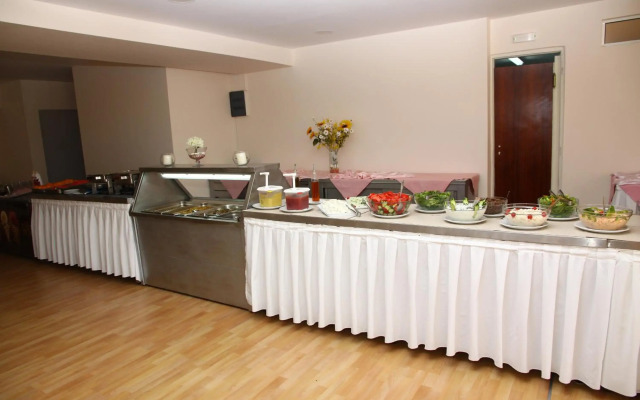 Triton Garden Hotel