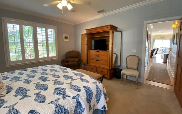 The Salty Sol 6 Bedroom Home