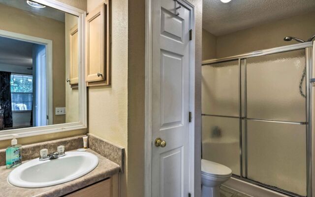 Cute Pensacola Townhome ~ 9 Mi to Downtown!