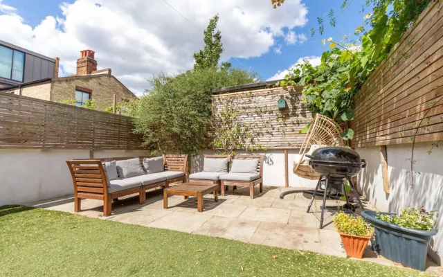 Spacious 2 Bedroom Home in Lewisham