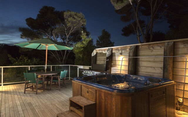 Russell View Apartments