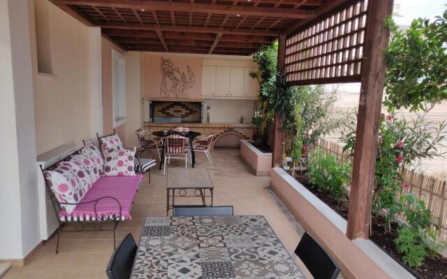 House,1000m from the beach