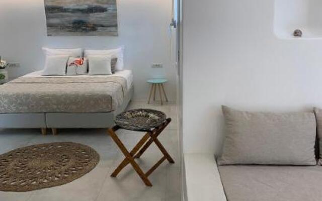 Ios Art Studios & Luxury Apartments