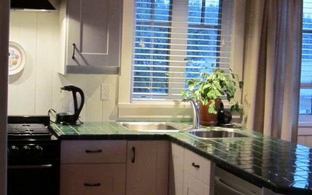 Stillwater Beach House Bed & Breakfast
