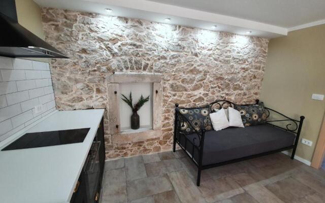 Rustic House Diklo 20m from the sea