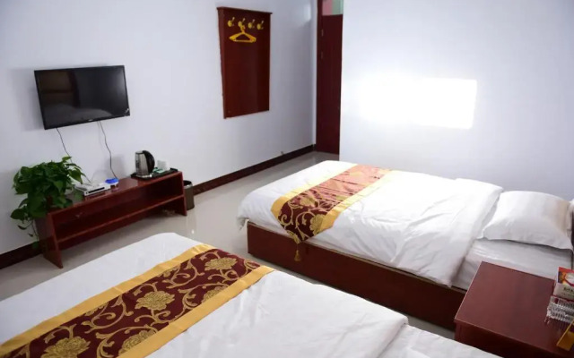 Dunhuang Happy Yijia Guest House