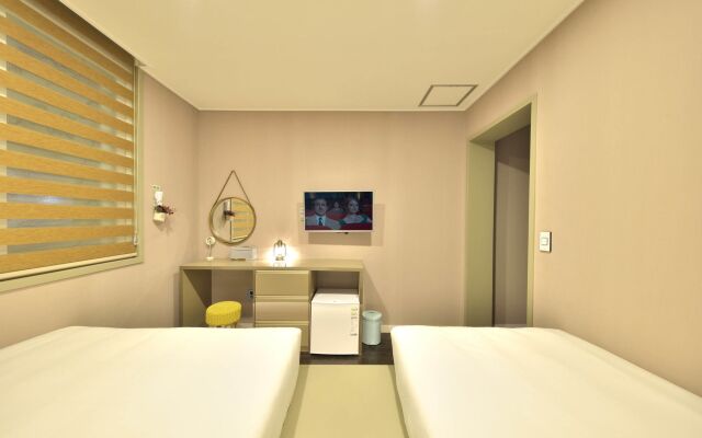 WITH U Hotel & Guesthouse