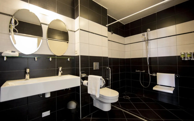 Dolphin Suites & Wellness Curacao