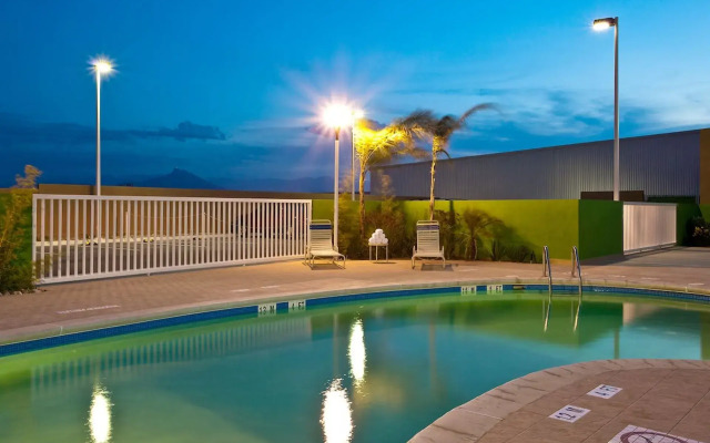 Holiday Inn Express And Suites Monterrey Aeropuerto