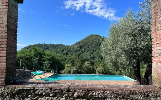 Casale Rustico con Piscina Privata e Ampio Parco