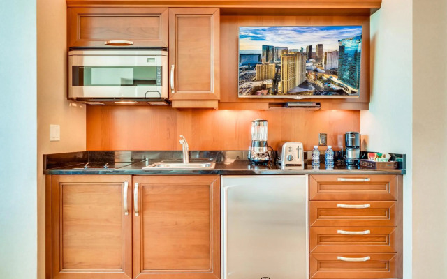 Jet Luxury Resorts @ The Signature Condo Hotel