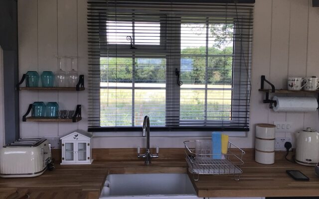 Charming Luxurious Rural Shepherds Hut