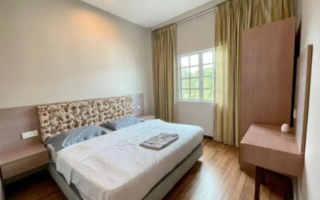 Iris House Resort
