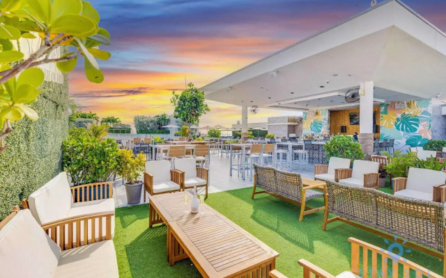 2BR Apartment With Rooftop Pool