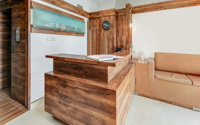 OYO 27999 Hotel Deep