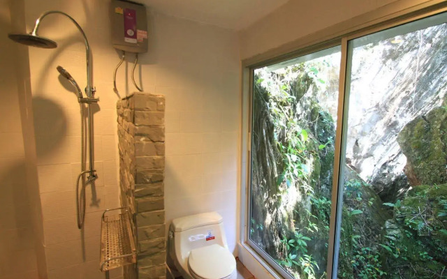 Rock And Treehouse Resort
