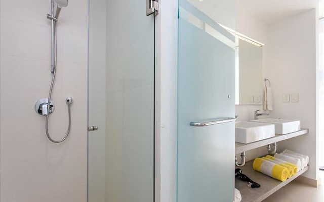 IT Luxury Condo by Tripintravel