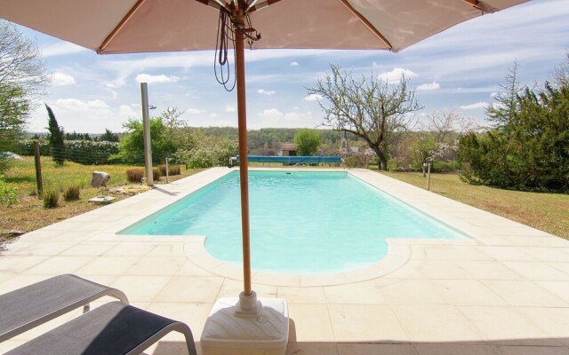 Charming Mansion in Brouchaud With Swimming Pool