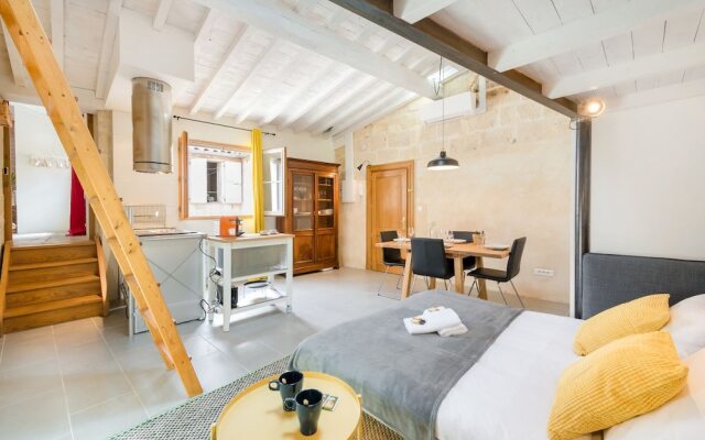 Colombet Stays Place De La Canourgue