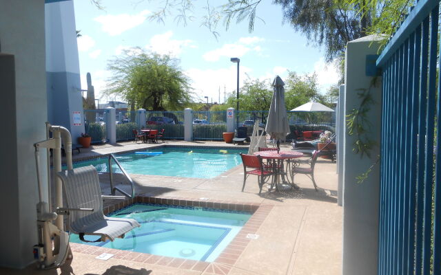 Comfort Inn & Suites Tempe Phoenix Sky Harbor Airport