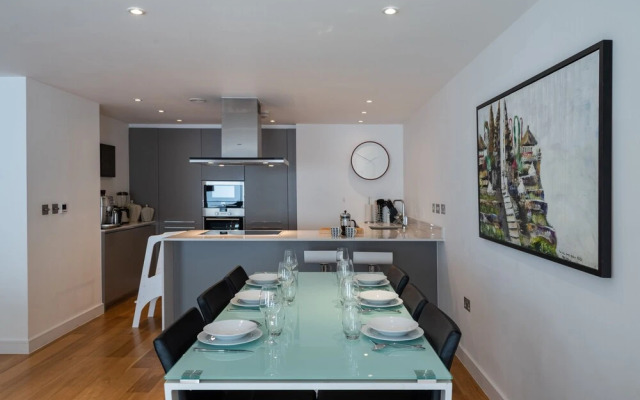 Trendy Queens Park Home Close to Hampstead by Underthedoormat