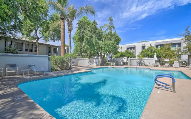 Sleek Phoenix Condo: Walk to Biltmore Fashion Park