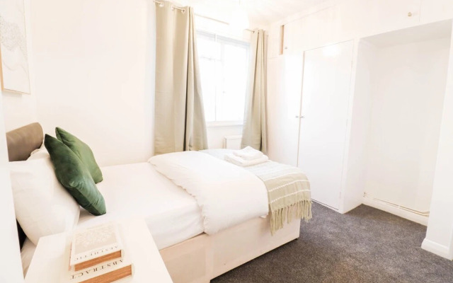 Lovely 3 Bedroom Maisonette