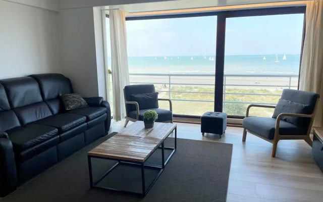 Apartment in Nieuwpoort by the Sea Wall