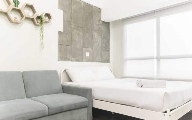 Comfortable Studio at Springlake Summarecon Apartment near Mall