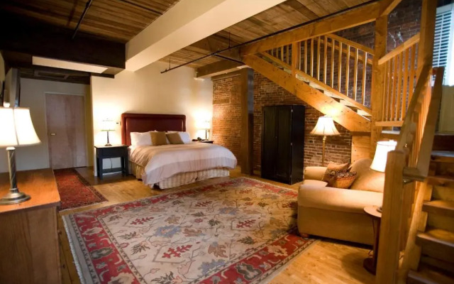 The Common Man Inn & Restaurant