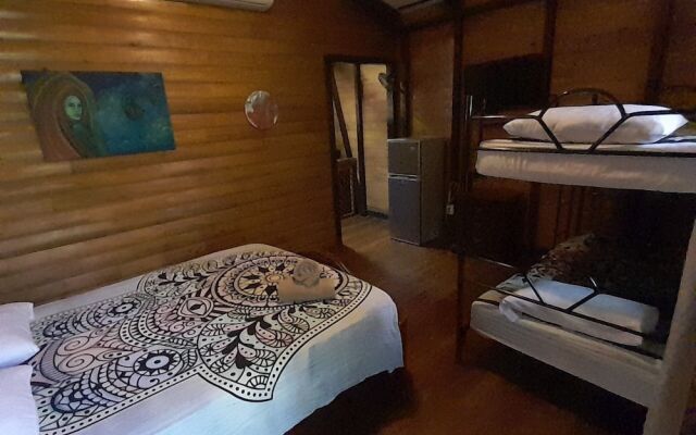 Hotel Cabinas La Playa